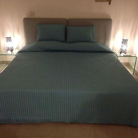 Vega Apartments Limassol Szoba fotó