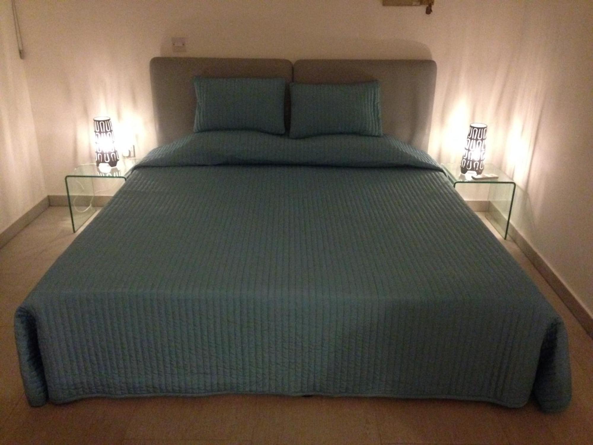 Vega Apartments Limassol Szoba fotó